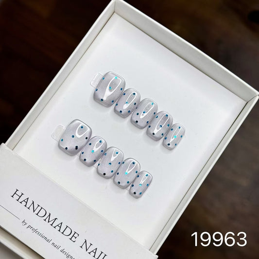 [Pre Order] 閃亮波點穿戴甲 Sparkling Polka Dots Press-On Nails