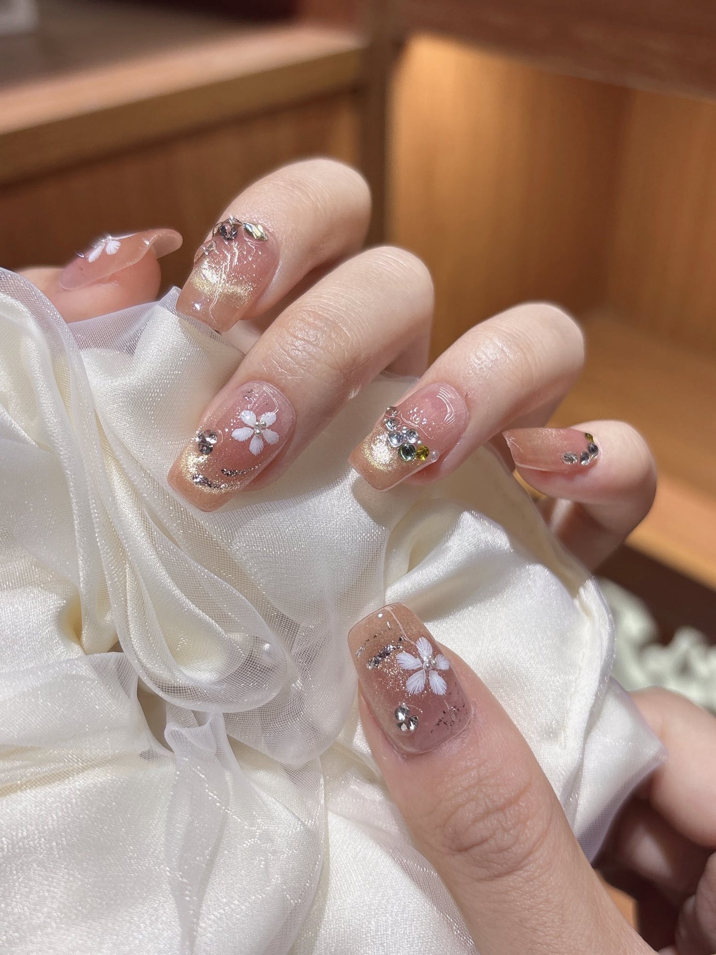 [Pre Order] 金箔花舞穿戴甲 Gold Foil Flower Dance Press On Nails