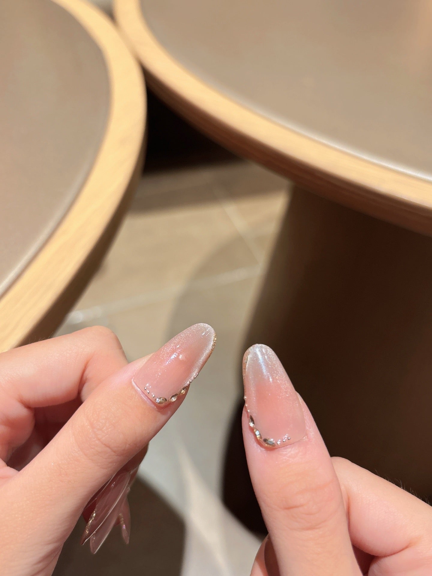 [Pre Order] 簡約亮粉杏仁法式穿戴甲 Simple Glitter Almond French Press-On Nails