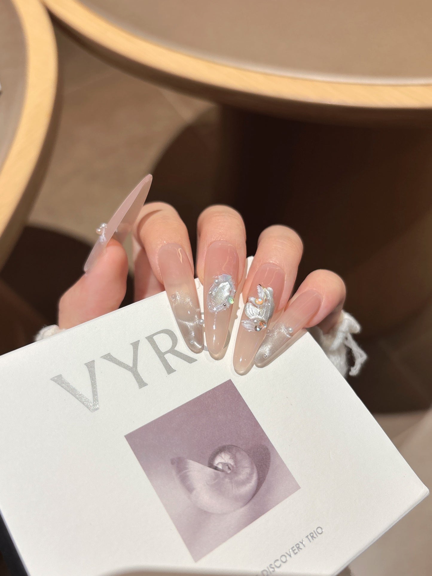 [Pre Order] 水晶光芒穿戴甲Crystal Radiance Press On Nail