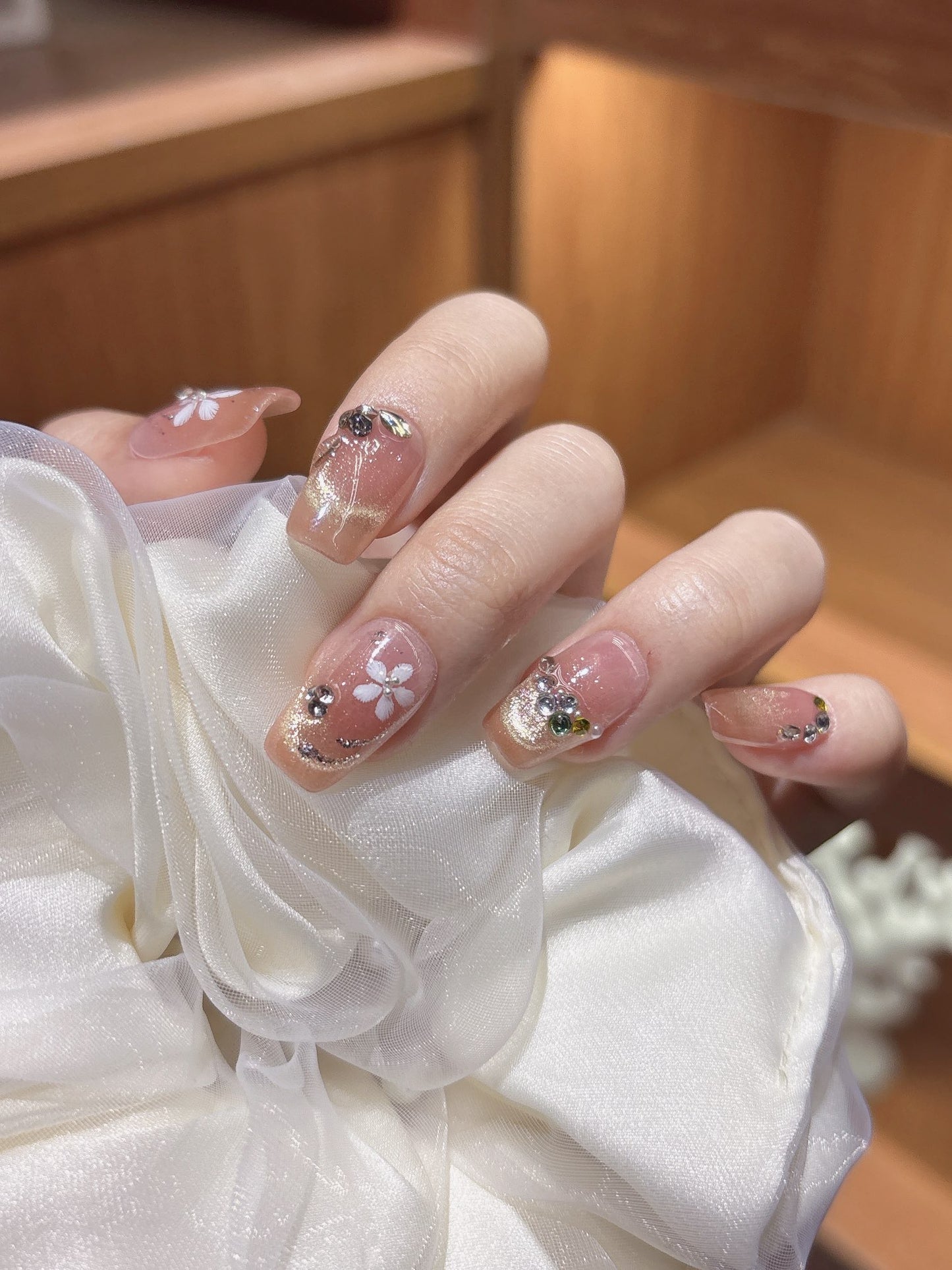 [Pre Order] 金箔花舞穿戴甲 Gold Foil Flower Dance Press On Nails